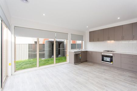 Neat & Tidy Town House Only Minutes From The CBD - Photo 5