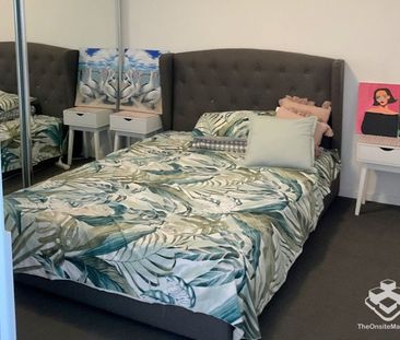 Stunning 3-Bedroom Apartment with Broadwater Views - Photo 6