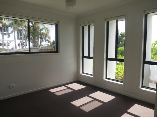 Three air conditioned bedrooms and Three bathrooms. - Photo 1
