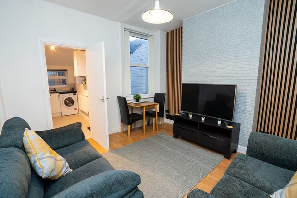 3 Bed Terraced House, Cedar Road, NG7 - Photo 1