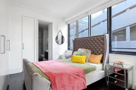 Sleek urban living in Potts Point's acclaimed `The Hampton' - Photo 3