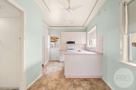 37 Beltana Ave, Mount Austin NSW 2650 - Photo 5