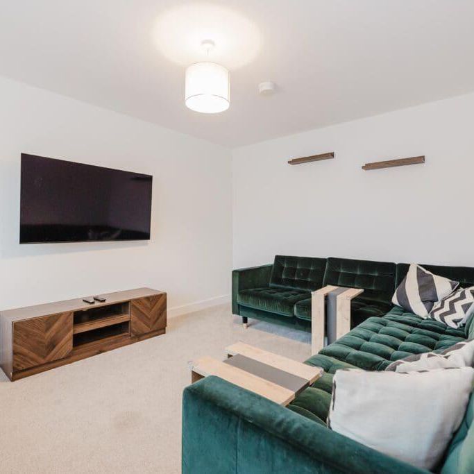 3 bedroom semi-detached house to rent - Photo 1