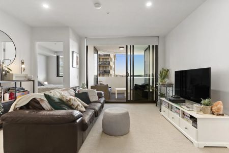 Modern Two Bedroom Apartment in Convenient Location - Photo 3