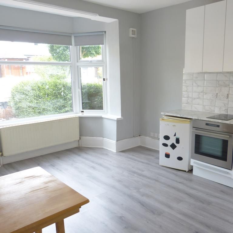 Studio to rent - Photo 1