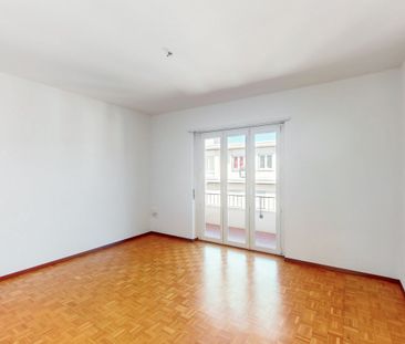 Affittasi 4.5 locali al 2° piano con balcone - Photo 2