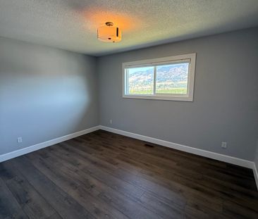 3 Bed 2 bath upper suite in black mountain - Photo 2