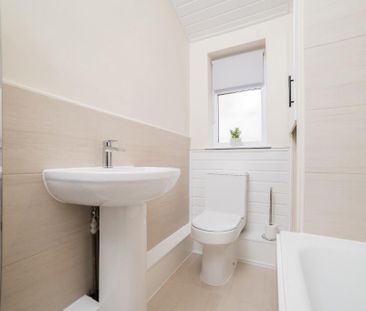 2 bedroom terraced house to rent - Photo 3