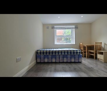 Studio Flat, Lea Bridge Road, E5 - Photo 2