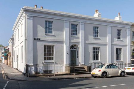 St Georges Terrace, Cheltenham, GL50 - Photo 3