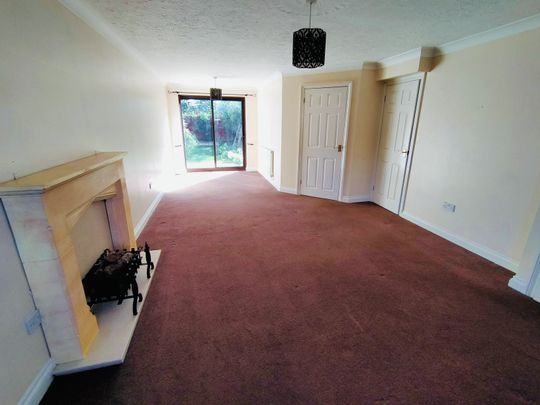 Dobree Park, Wellington, Rockwell Green - Photo 1