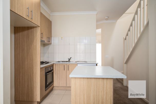 Comfortable & Convenient Living in St Albans - Photo 1