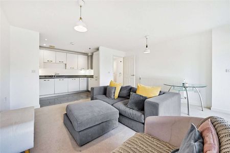 A two bedroom flat in Clapham. - Photo 2