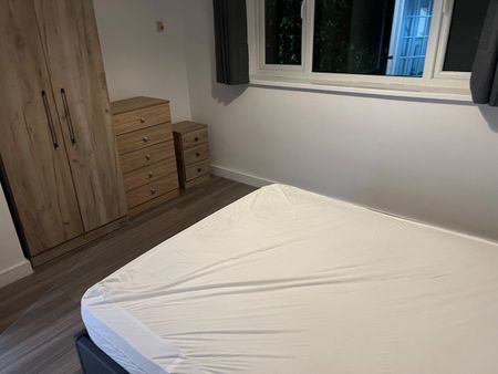 2 Bed Flat, Imogen Court, M5 - Photo 4