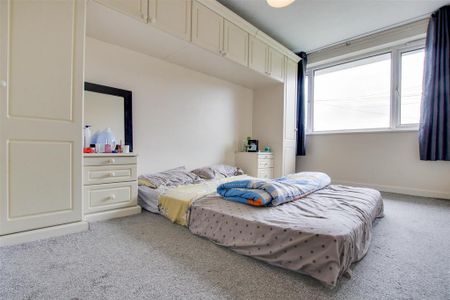 2 bedroom maisonette to rent - Photo 2