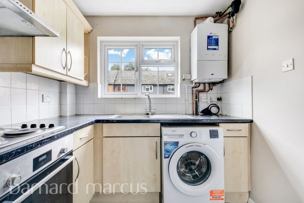 Middle Lane - Photo 1