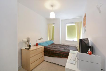 3 bedroom flat to rent - Photo 5