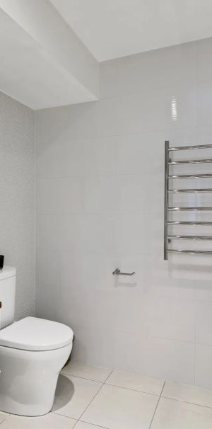 Elegant 4 Bedroom Home with Pool and spacious outdoor entertainment area - Partially furnished - Photo 1