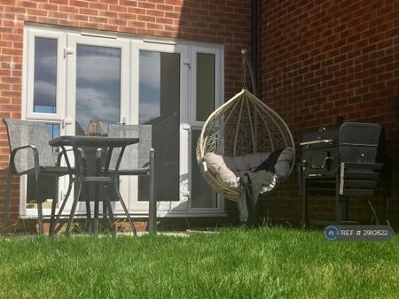 1 bedroom in a house share to rent - Photo 5