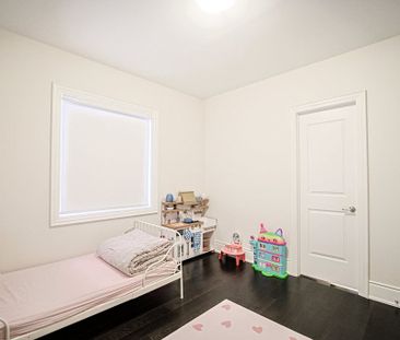 For Lease - 25 Kentledge Avenue, East Gwillimbury, Ontario - Photo 3