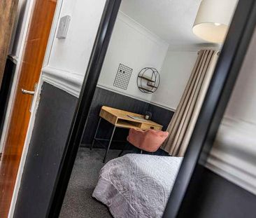 Bed // Student Flat // Bills Inc // Aug, LN5 - Photo 6
