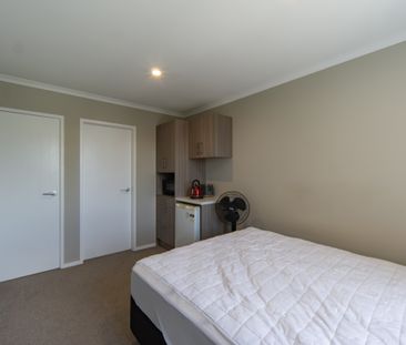 Convenient All inclusive 1-Bedroom with Ensuite - Walking Distance ... - Photo 6