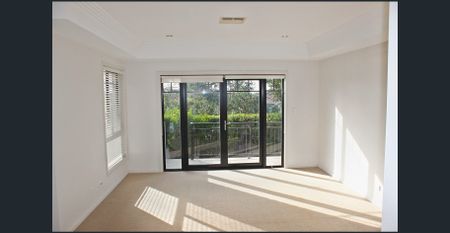 Modern & Spacious - Photo 2