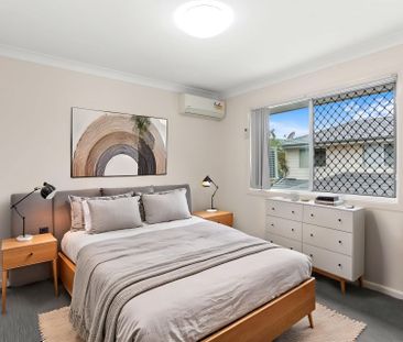 Light-Filled, Low-Maintenance Living in a Quiet Everton Park Location - Photo 3