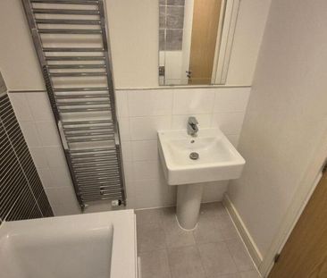 4 bedroom semi-detached house to rent - Photo 6