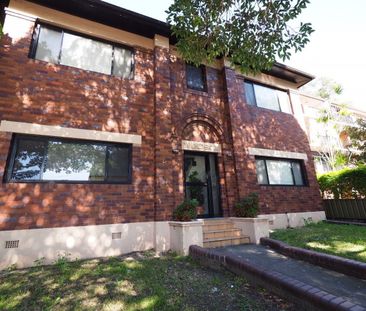 Well presented two bedroom unit, excellent location - Photo 6