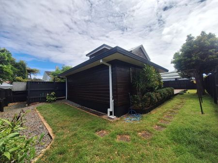 Lovely three bedroom home - Photo 4