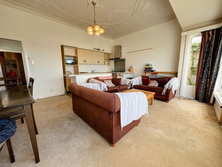 Spacious 5-Bedroom Student Haven with Stunning City & Harbour Views - Photo 2