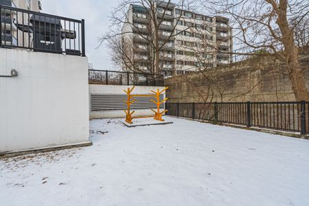 For Lease - 2160 Lakeshore Road Unit# 309, Burlington, Ontario - Photo 2