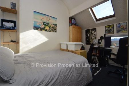 6 Bedroom Student Houses in Leeds - Photo 3