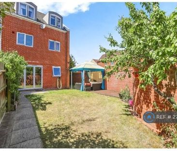 4 bedroom semi-detached house to rent - Photo 6