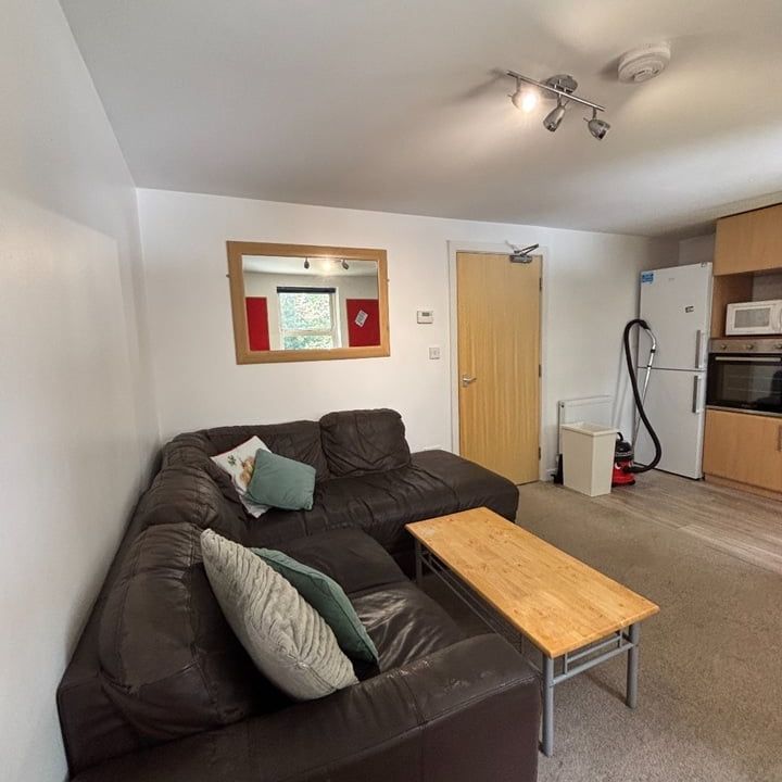 4 Bed Flat, Broomhall Road, S10 - Photo 1