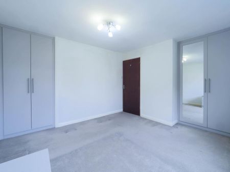 5 bedroom detached house to rent - Photo 2