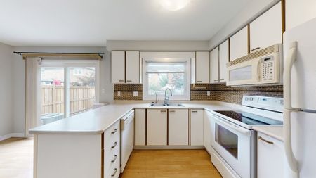 For Lease - 3360 Scotch Pine Gate, Mississauga, Ontario - Photo 5