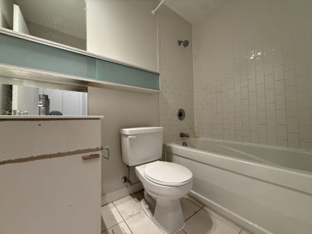 For Lease - 111 Elizabeth Street Unit# 1228, Toronto, Ontario - Photo 4