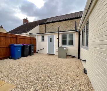 2 bedroom Cottage to let - Photo 1