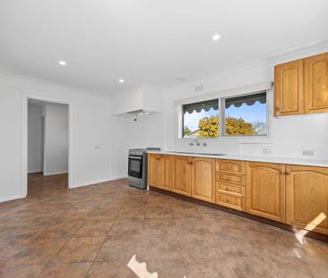 5 Harvard Street, Wendouree, Vic 3355 - Photo 2