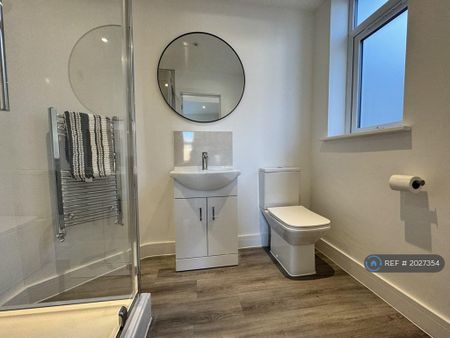 7 bedroom terraced house to rent - Photo 4