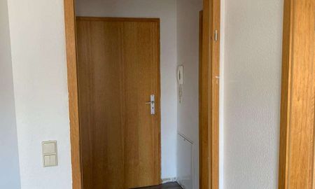 Schöne 2-Raum-Wohnung mit Balkon und Einbauküche ab sofort - Photo 2