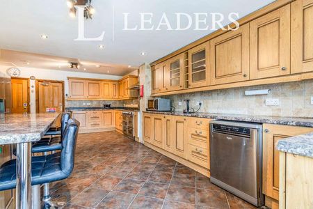 Milton Drive, Shepperton, TW17 - Photo 3
