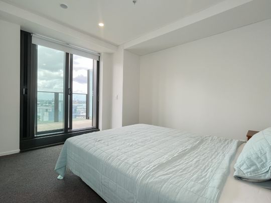 Sunny furnished two bedroom apartment with carpark - Photo 1