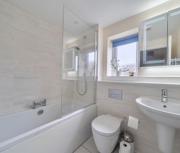 3 bedroom end of terrace house to rent - Photo 3