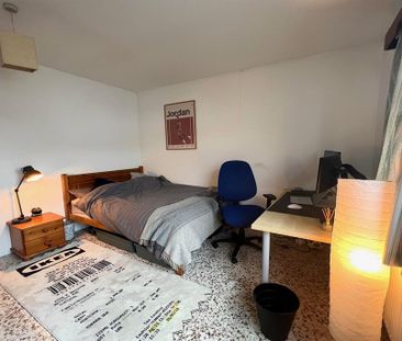 5 bedroom semi-detached house to rent - Photo 3