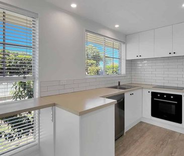 AVONHEAD - TWO DOUBLE BEDROOMS, SINGLE GARAGE - Photo 3