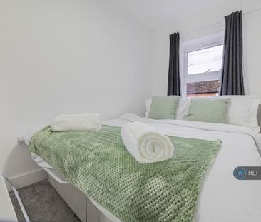 3 bedroom terraced house to rent - Photo 6