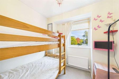 Greenham Wood, Bracknell, Berkshire, RG12 - Photo 4